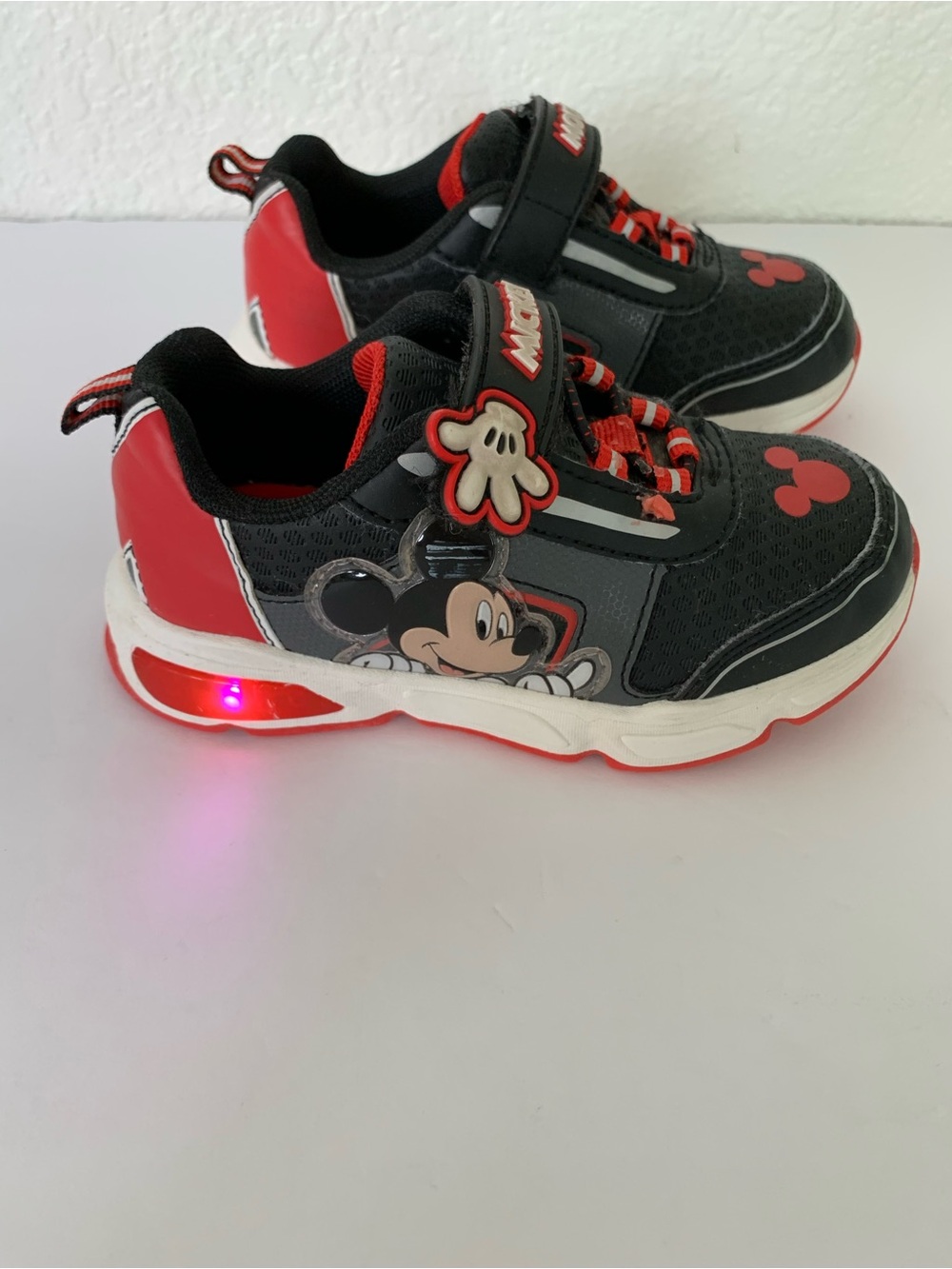 Disney Mickey Mouse Boys Light-Up Hook & Loop Sneakers Black/Red US 9 M - Picture 2 of 7